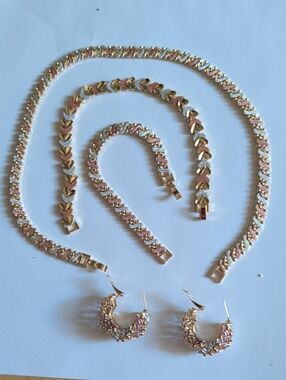 Source Unknown Tri-Tone Gold, Rose Gold & Silver Jewelry Set